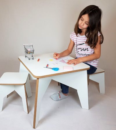 Zestaw dziecięcy stolik + 2 taborety